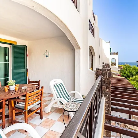 Perla Marina En Rocas Del Mar Arona (Tenerife)