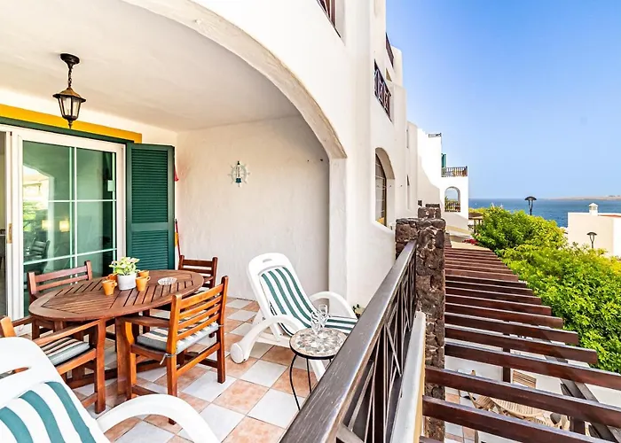 Perla Marina En Rocas Del Mar Arona (Tenerife)