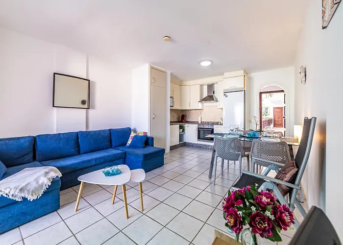 Perla Marina En Rocas Del Mar