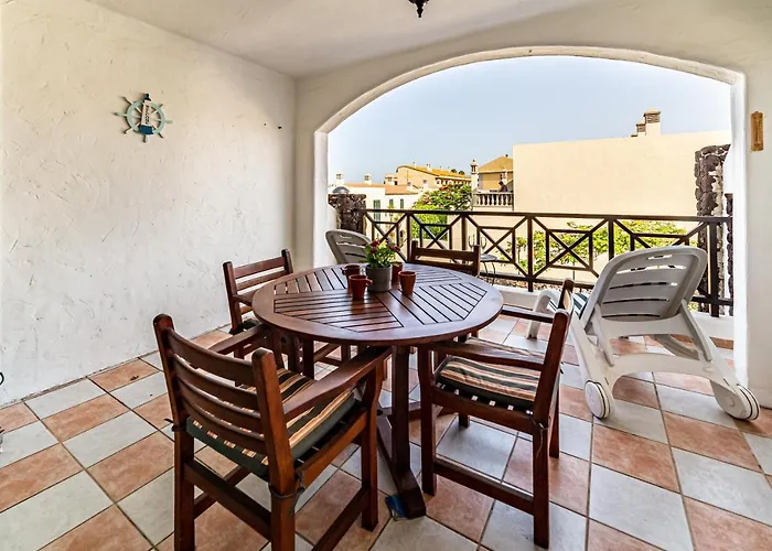 Perla Marina En Rocas Del Mar Arona (Tenerife)