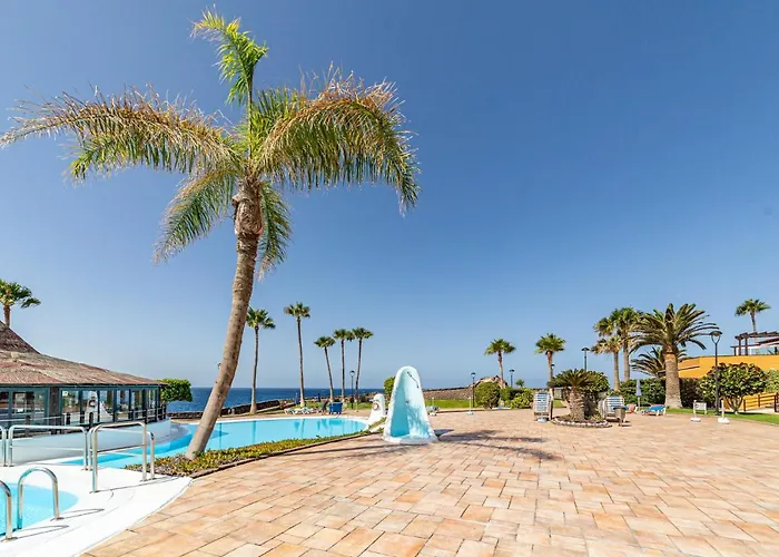 Perla Marina En Rocas Del Mar Arona (Tenerife)