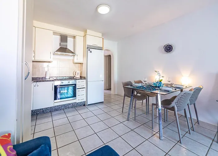 Perla Marina En Rocas Del Mar