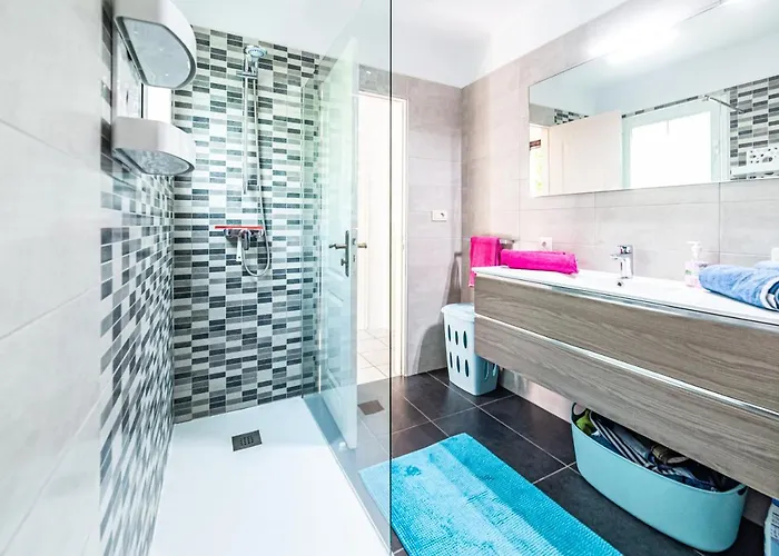 Perla Marina En Rocas Del Mar